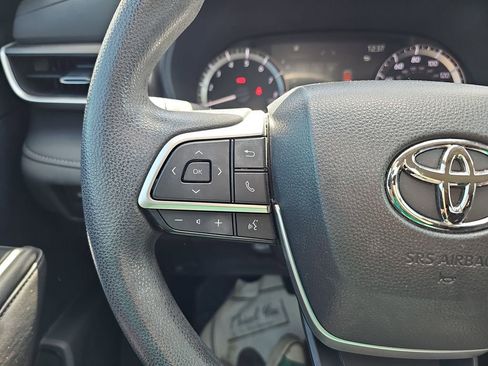Used 2023 Toyota Highlander L FWD image 22