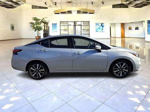 Used 2020 Nissan Versa SV FWD image 4