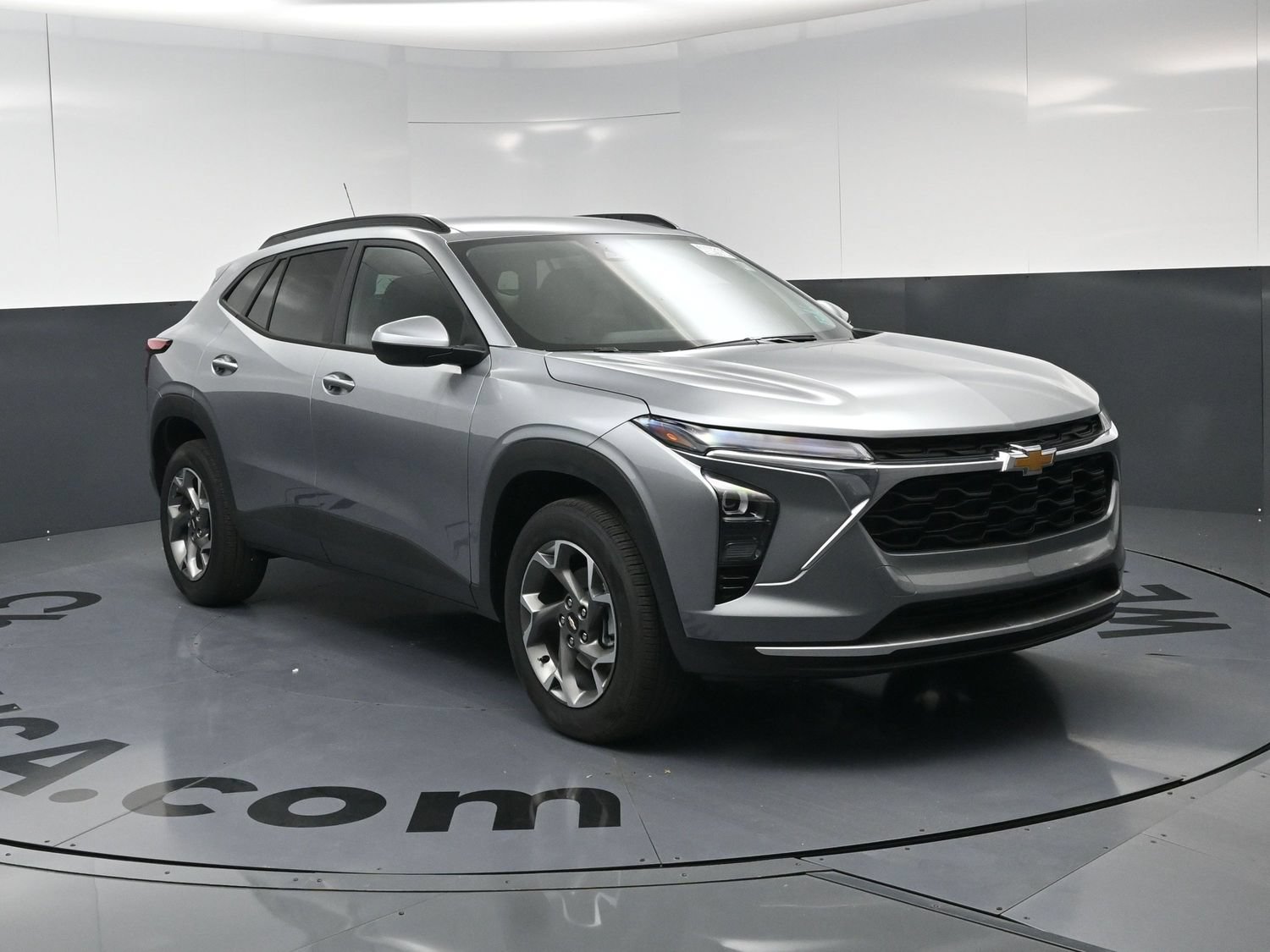 Used 2026 Chevrolet Trax LT FWD image 2