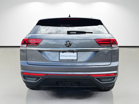 Used 2023 Volkswagen Atlas Cross Sport SE w/ Panoramic Sunroof Package FWD image 4