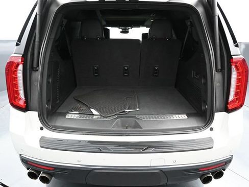 Used 2023 GMC Yukon XL Denali Ultimate image 11