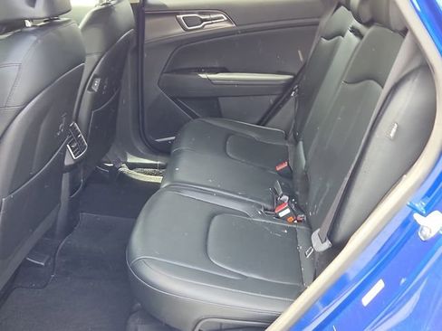 Used 2024 Kia Sportage EX image 11