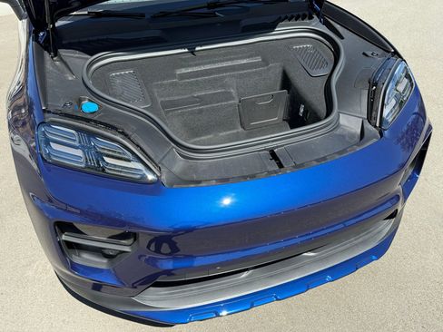 Used 2025 Porsche Macan Electric image 30