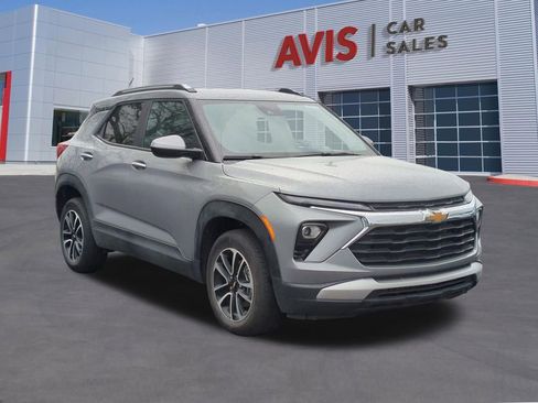 Used 2025 Chevrolet TrailBlazer LT AWD/4WD image 3
