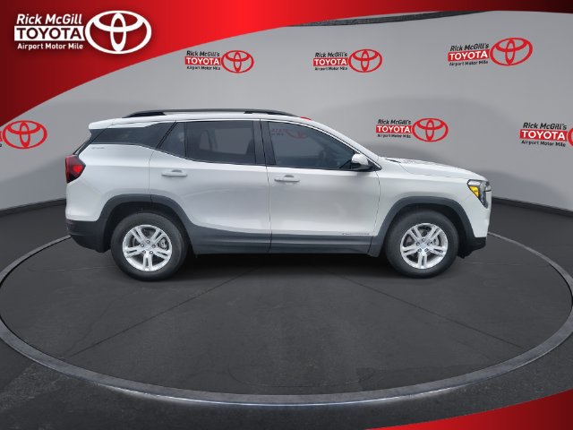 Used 2023 GMC Terrain SLE w/ Driver Convenience Package FWD image 9