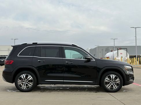 Used 2025 Mercedes-Benz GLB 250 4MATIC image 7