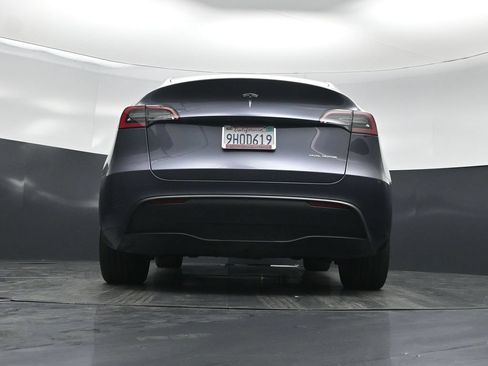 Used 2023 Tesla Model Y Long Range AWD/4WD image 41