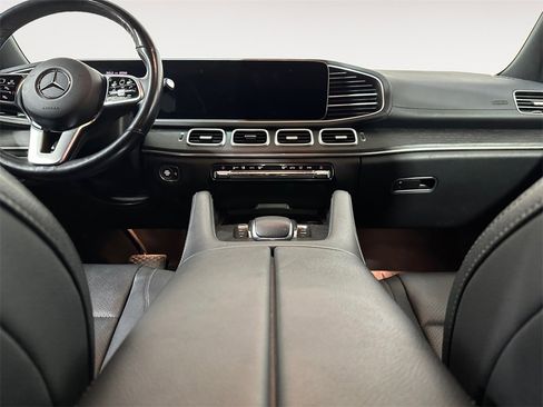 Used 2023 Mercedes-Benz GLS 450 4MATIC image 11