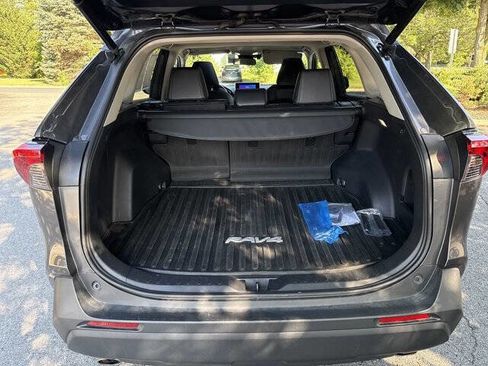 Used 2023 Toyota RAV4 XLE Premium image 11