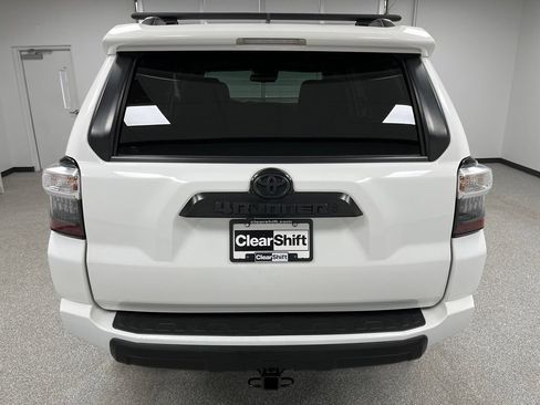 Used 2022 Toyota 4Runner TRD Off-Road Premium AWD/4WD image 9
