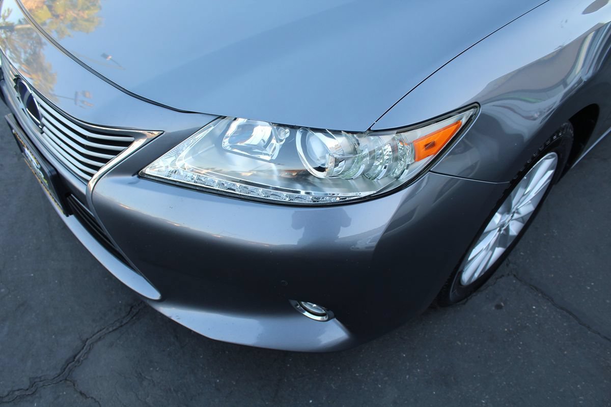 Used 2014 Lexus ES 300h w/ Luxury Package w/Bamboo Trim FWD image 10
