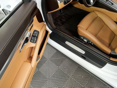 Certified 2018 Porsche 911 Carrera 4S image 8