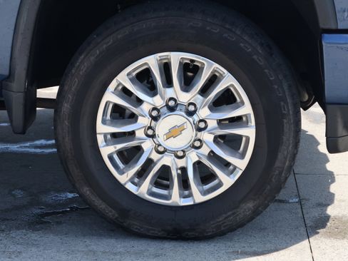 Used 2023 Chevrolet Silverado 2500 High Country w/ Z71 Off-Road Package AWD/4WD image 11