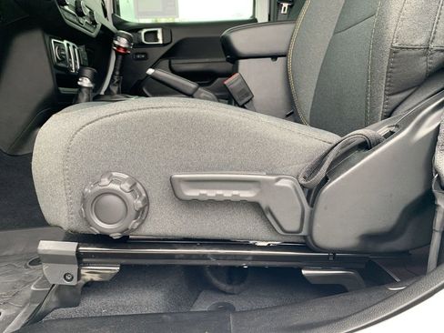 Used 2025 Jeep Wrangler Sport image 14