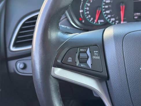Used 2019 Chevrolet Trax LT w/ LT Convenience Package FWD image 21