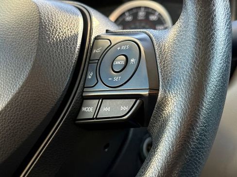 Used 2022 Toyota Corolla Cross L image 27