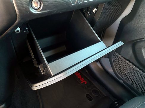 Used 2022 Jeep Wrangler Unlimited Sport image 23