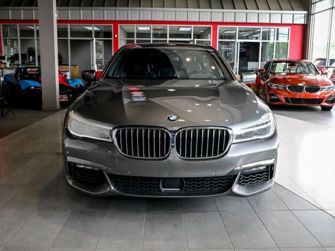 Used 2019 BMW 750i xDrive w/ M Sport Package AWD/4WD image 2
