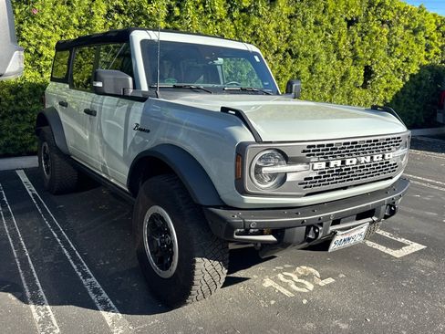 Used 2022 Ford Bronco Badlands image 9