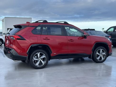 New 2025 Toyota RAV4 SE image 12