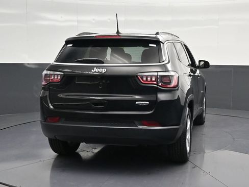 Used 2021 Jeep Compass Latitude FWD image 2