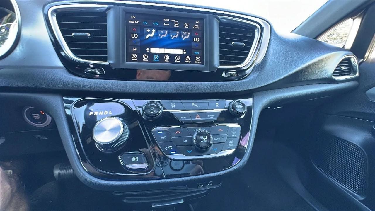 Used 2018 Chrysler Pacifica Touring Plus w/ S Appearance Package FWD image 41