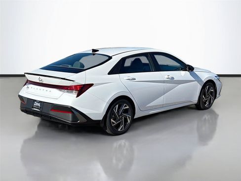 Certified 2025 Hyundai Elantra Sport FWD image 13