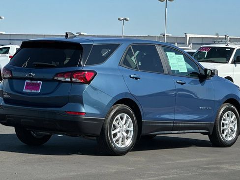 Used 2024 Chevrolet Equinox LS w/ LS Convenience Package FWD image 4