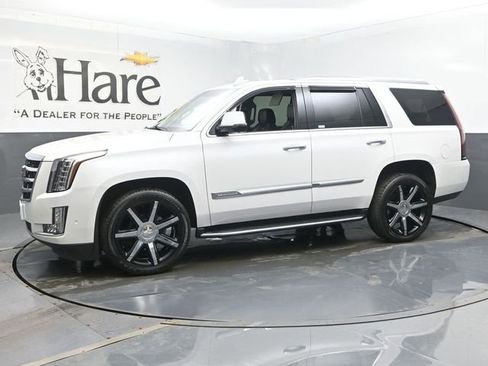 Used 2017 Cadillac Escalade Premium Luxury image 33