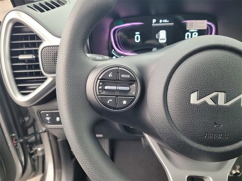 Used 2025 Kia Soul LX image 22