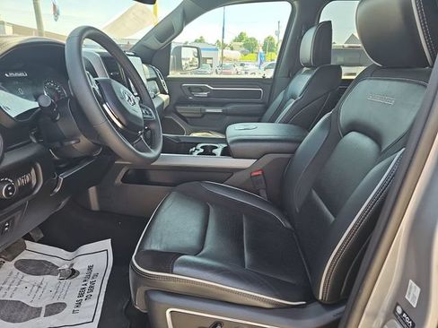 Used 2025 RAM 1500 Laramie AWD/4WD image 9