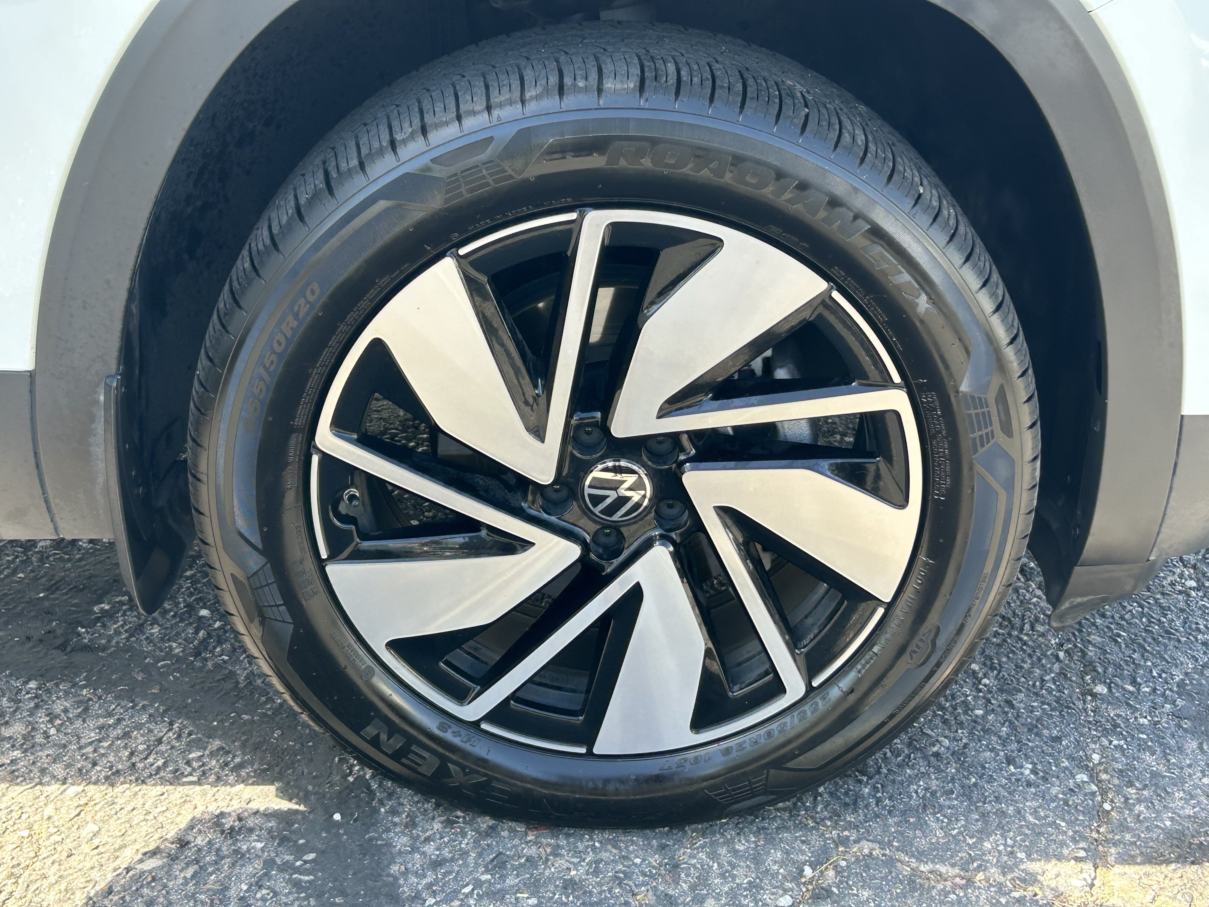Certified 2025 Volkswagen Atlas SE w/ Panoramic Sunroof Package FWD image 7