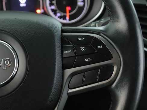 Used 2019 Jeep Cherokee Latitude Plus w/ Comfort/Convenience Group image 9