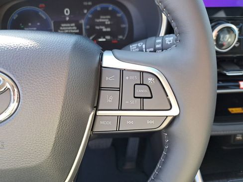 New 2026 Toyota Highlander Platinum image 23