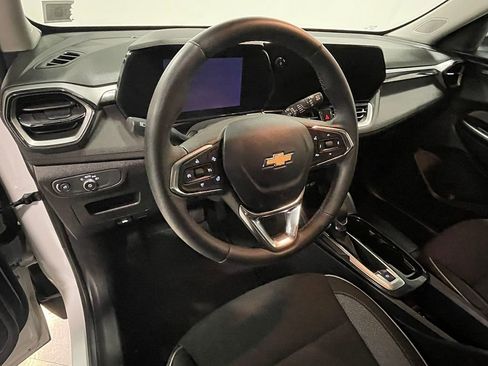 Used 2025 Chevrolet TrailBlazer LT w/ LT Cold Weather Package FWD image 22