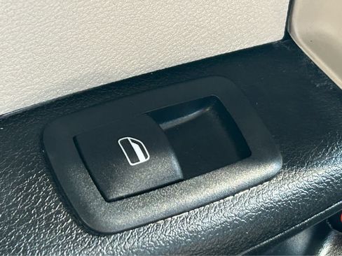 Used 2023 Chrysler Pacifica Touring-L FWD image 15