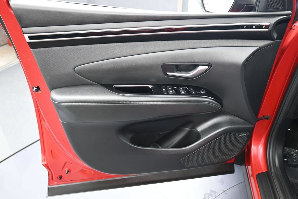 Used 2023 Hyundai Tucson Limited w/ Cargo Package AWD/4WD image 14