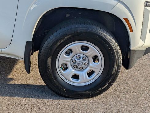Used 2024 Nissan Frontier S AWD/4WD image 9