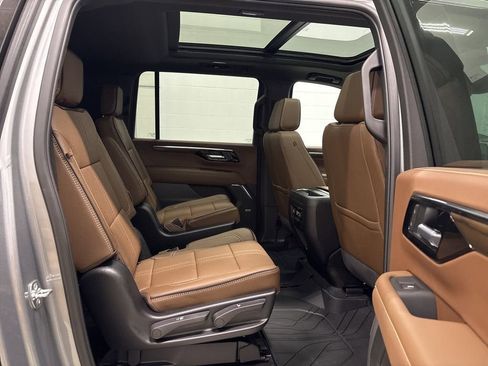 New 2026 Chevrolet Suburban High Country AWD/4WD image 35