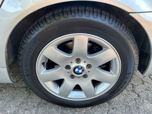Used 2005 BMW 325i Sedan RWD image 35