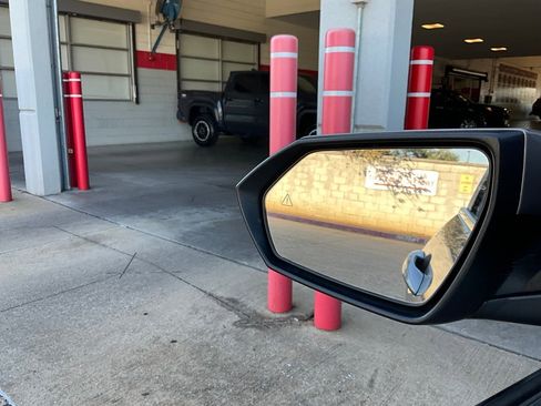 Used 2025 Hyundai Elantra Limited image 19