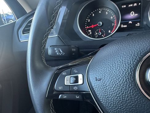 Used 2021 Volkswagen Tiguan SE w/ Panoramic Sunroof Package FWD image 14