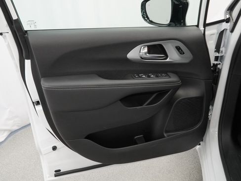 New 2026 Chrysler Pacifica Limited w/ S Appearance Package image 28