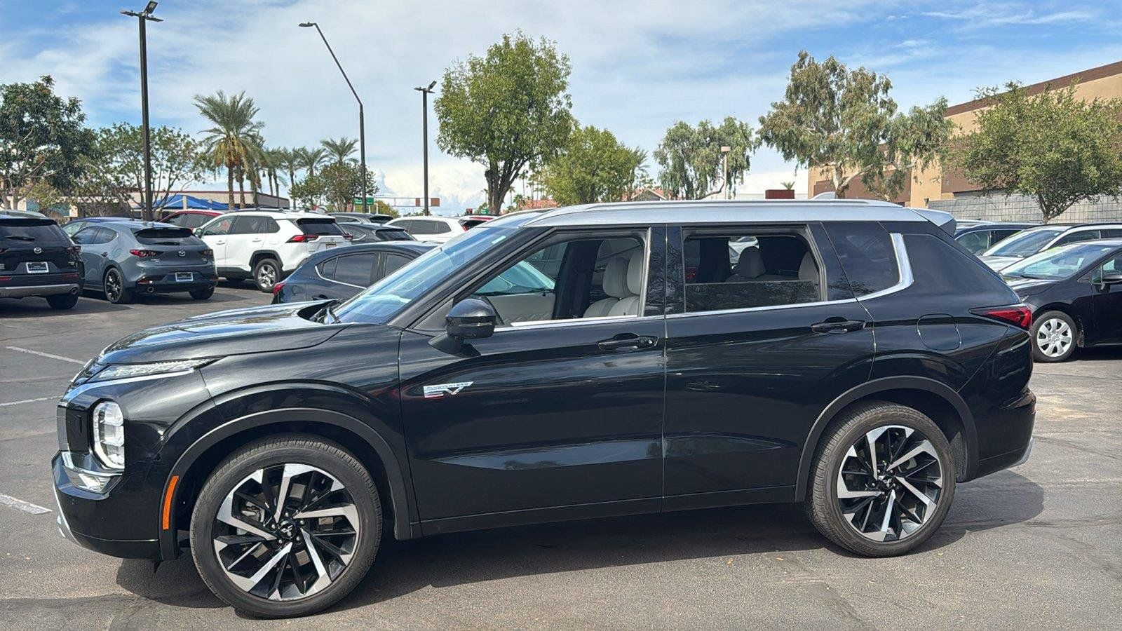 Used 2024 Mitsubishi Outlander SEL AWD/4WD image 3