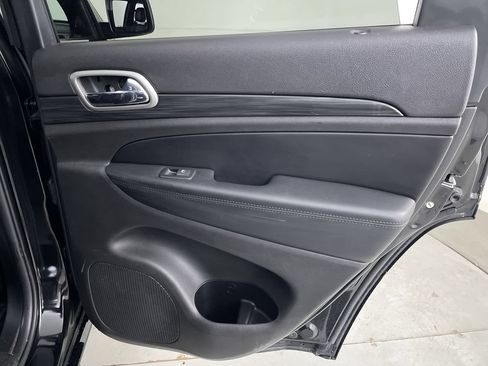 Used 2019 Jeep Grand Cherokee Altitude AWD/4WD image 23