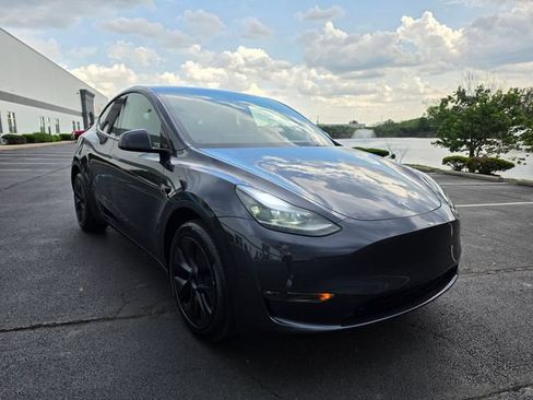 Used 2025 Tesla Model Y Long Range AWD/4WD image 62