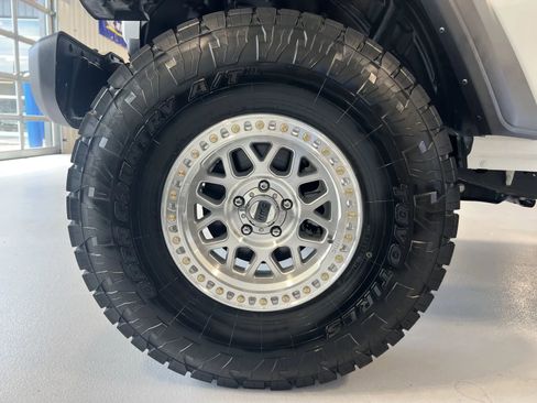 Used 2025 Jeep Gladiator Sport AWD/4WD image 26