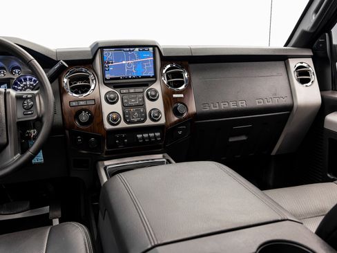 Used 2016 Ford F250 Lariat w/ Lariat Ultimate Package AWD/4WD image 36