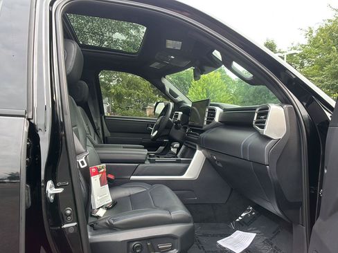Used 2025 Toyota Sequoia Platinum AWD/4WD image 21