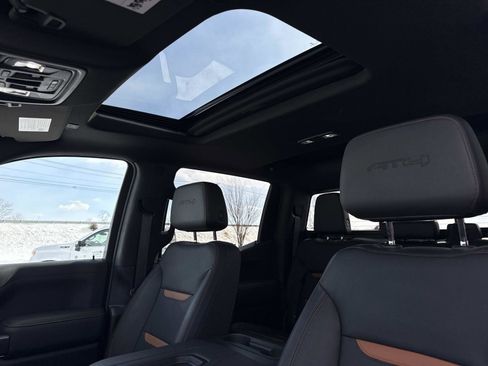Used 2022 GMC Sierra 1500 AT4 w/ AT4 Preferred Package image 3